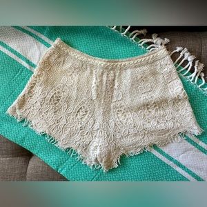 Mossimo embroidered shorts - S